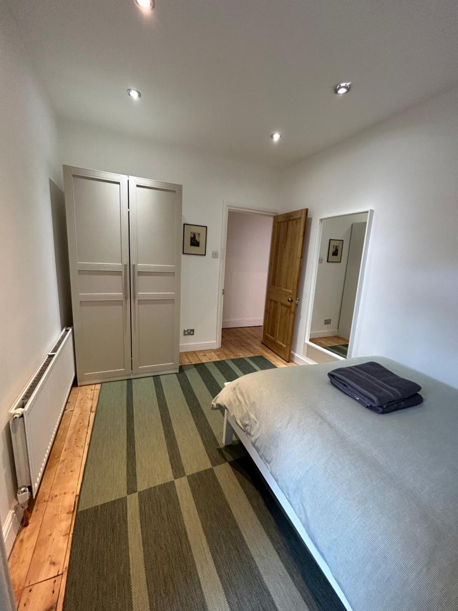 Spacious Battersea Rooms And Apartments 런던 객실 사진