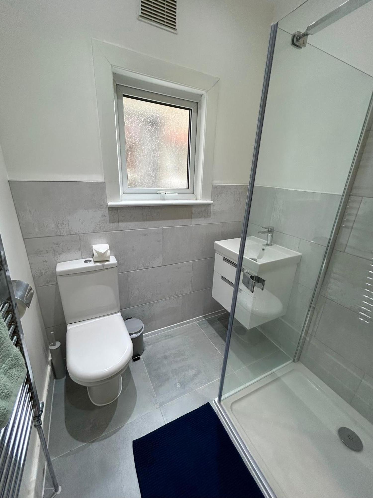 Spacious Battersea Rooms And Apartments 런던 객실 사진