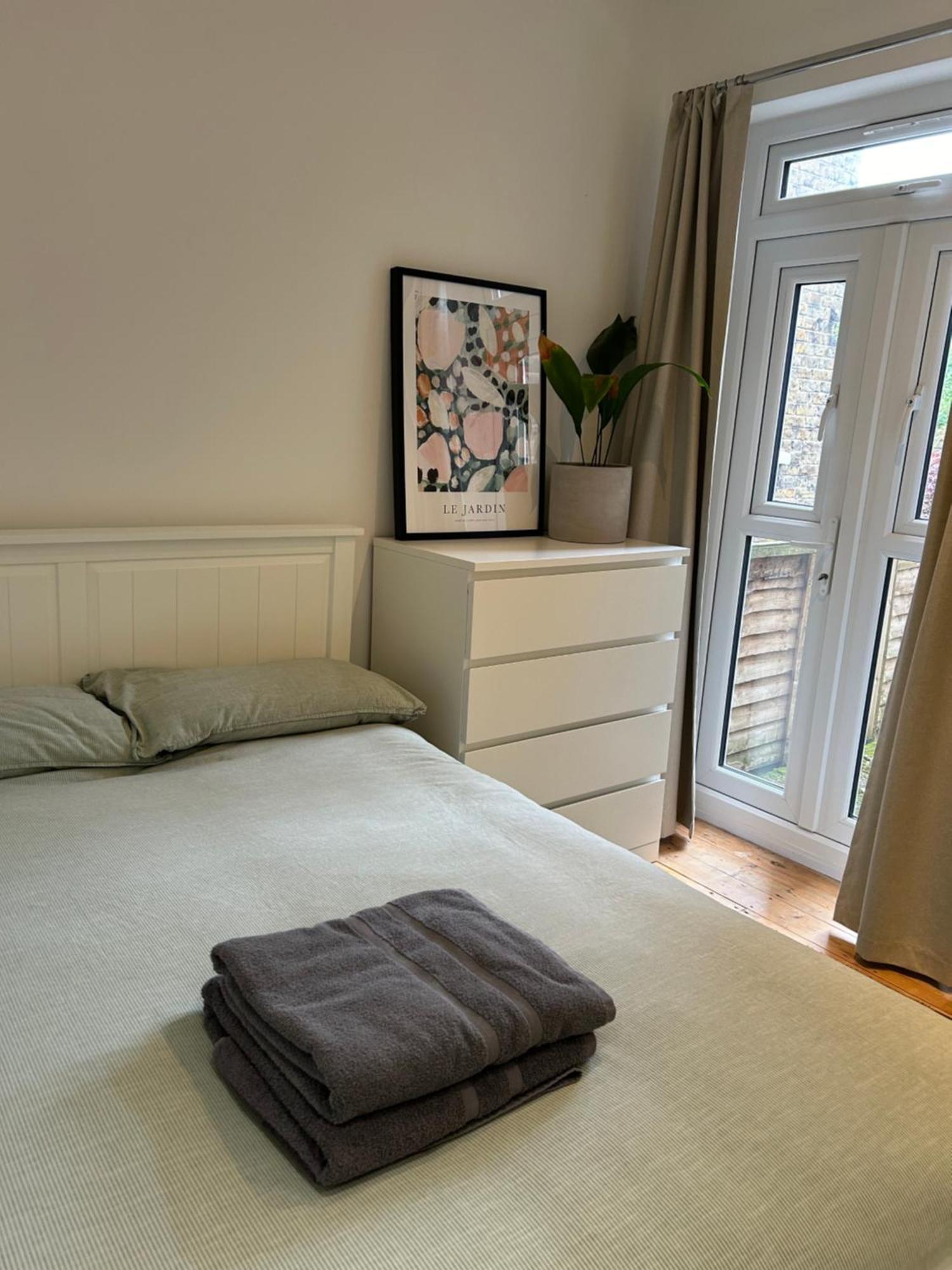 Spacious Battersea Rooms And Apartments 런던 객실 사진