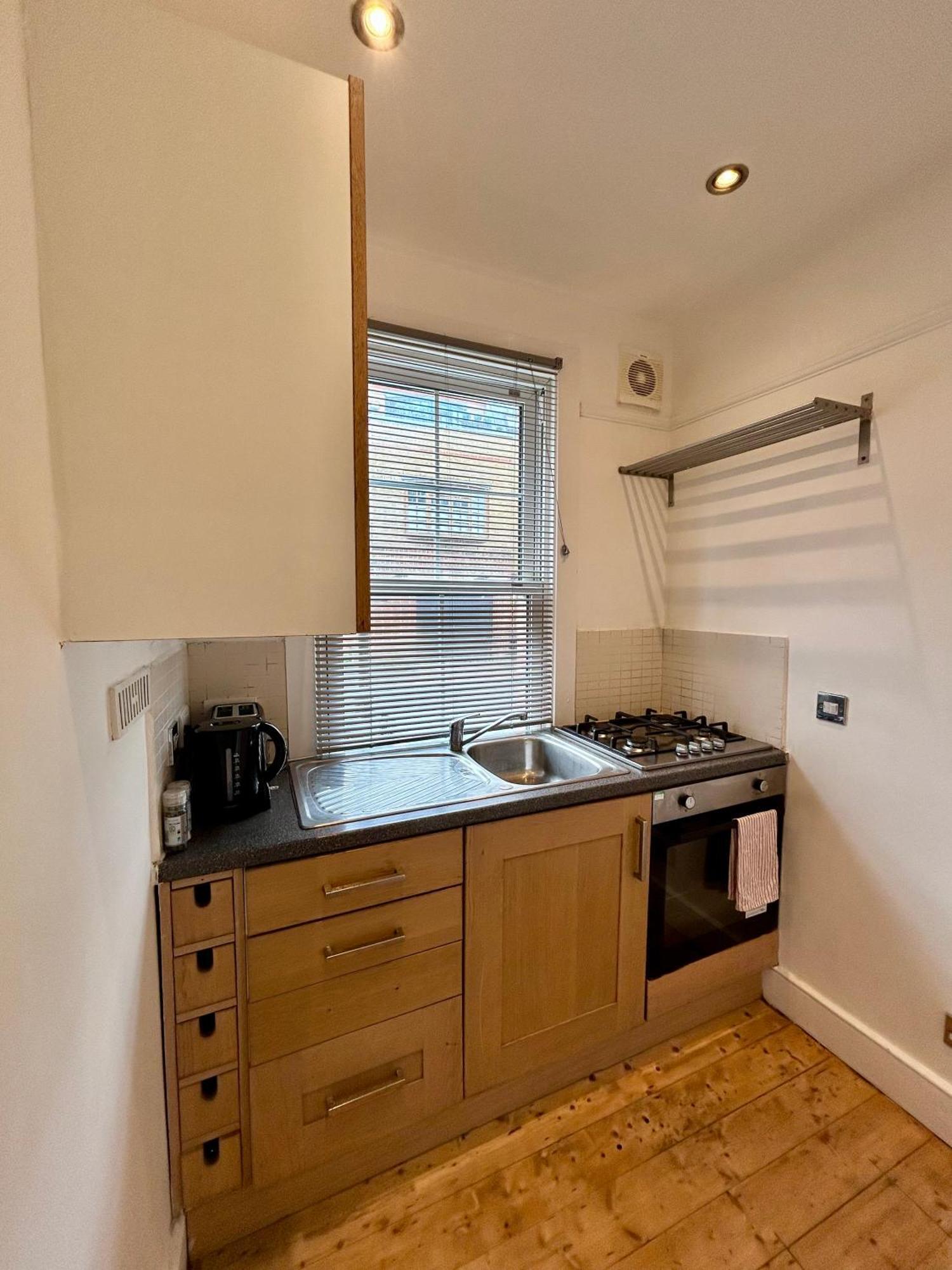 Spacious Battersea Rooms And Apartments 런던 객실 사진
