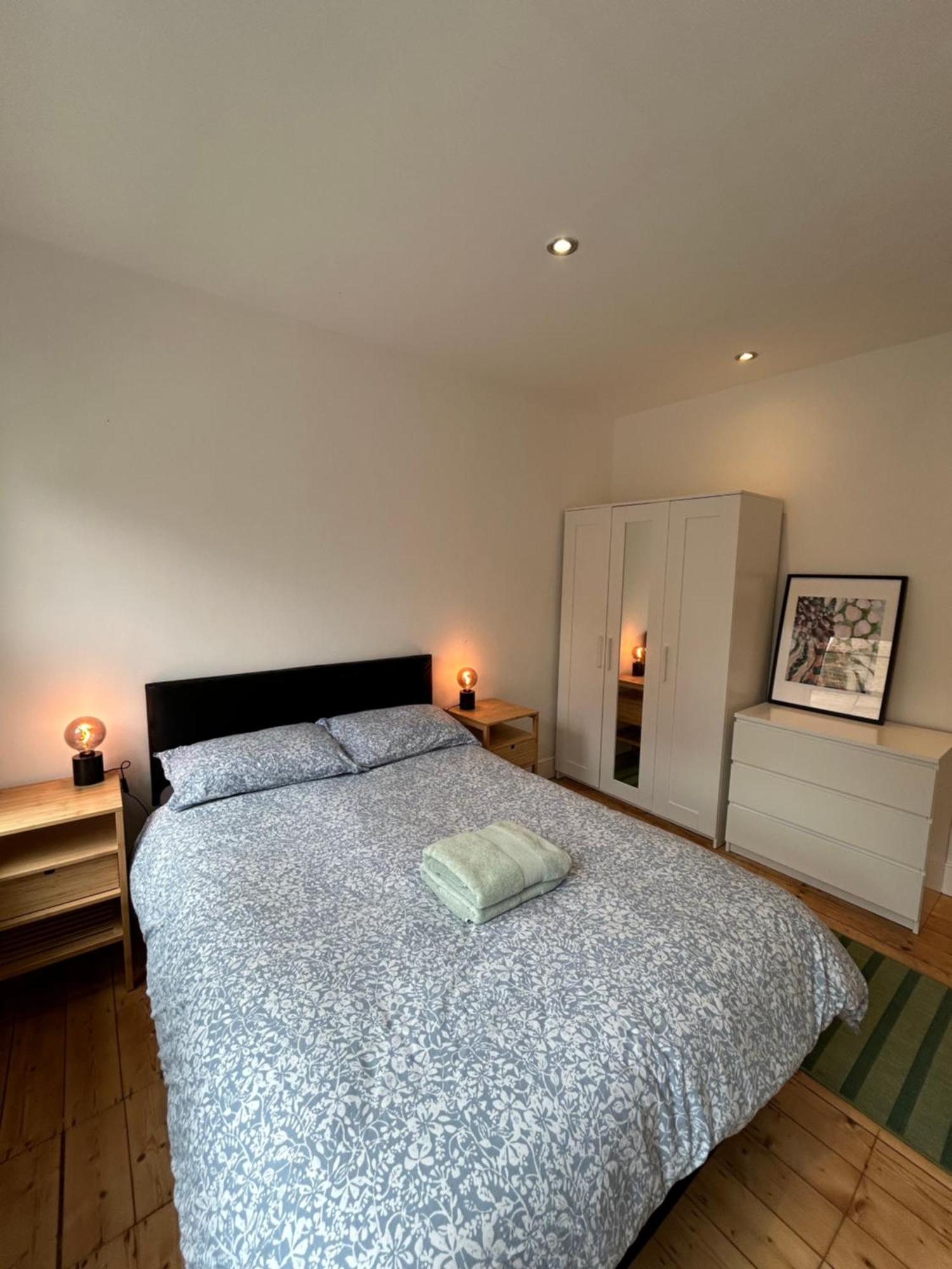 Spacious Battersea Rooms And Apartments 런던 객실 사진